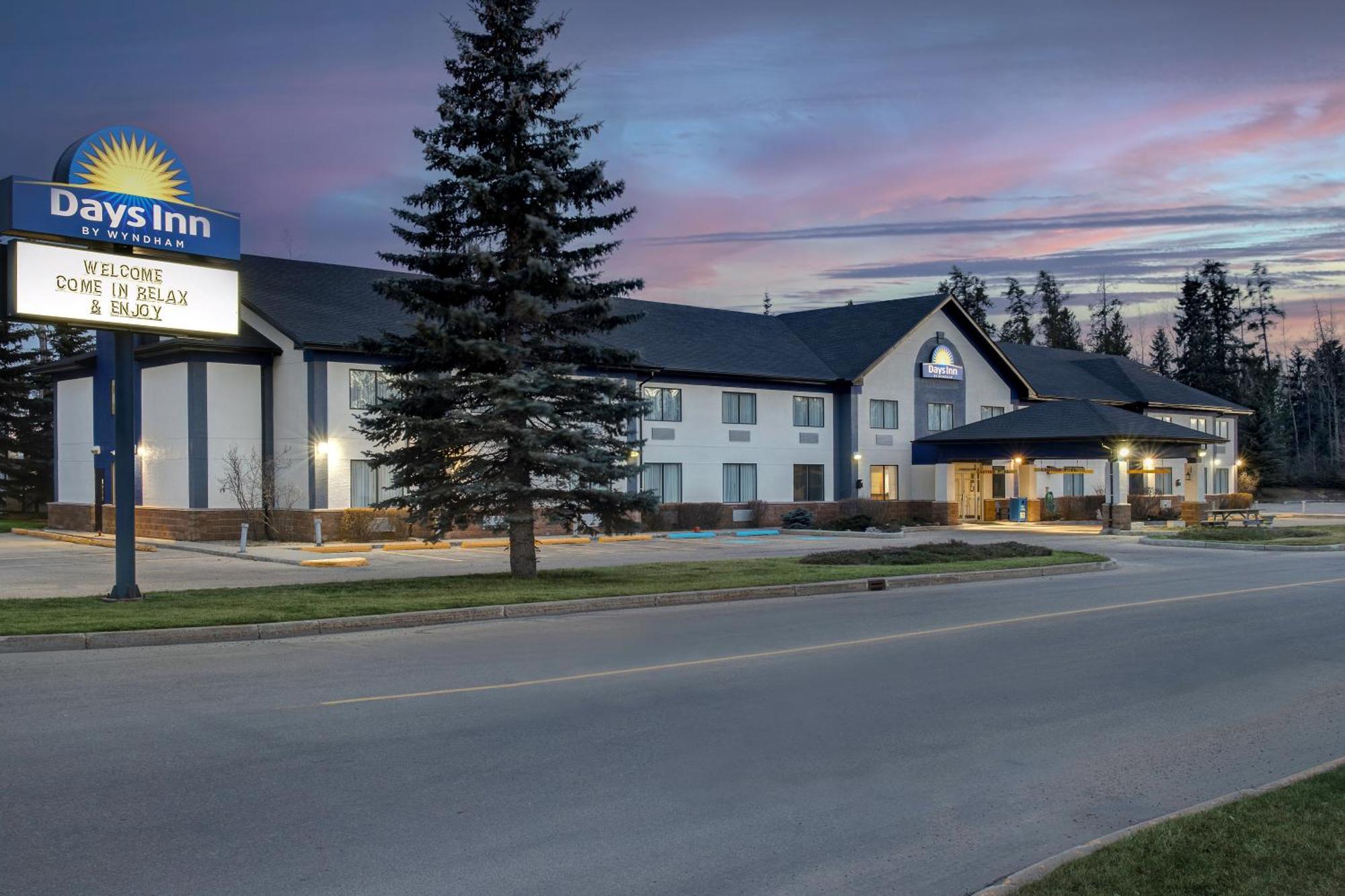 Days Inn By Wyndham Whitecourt Exterior foto
